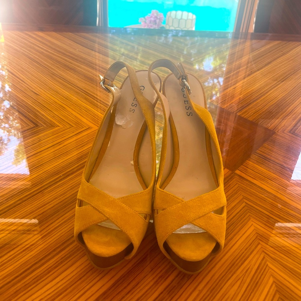 Guess suede platform pumps heels gold color comfort sling back 7.5M peep toe